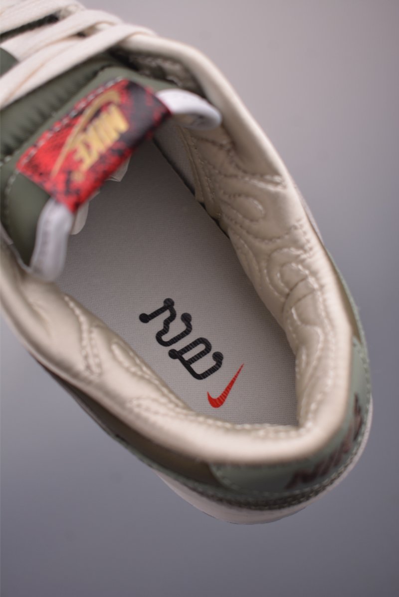 Nike SB Dunk Low view
