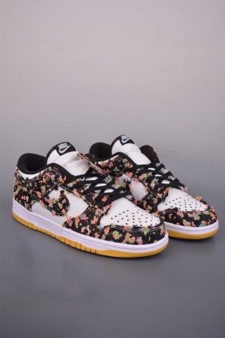 Nike SB Dunk Low view 1