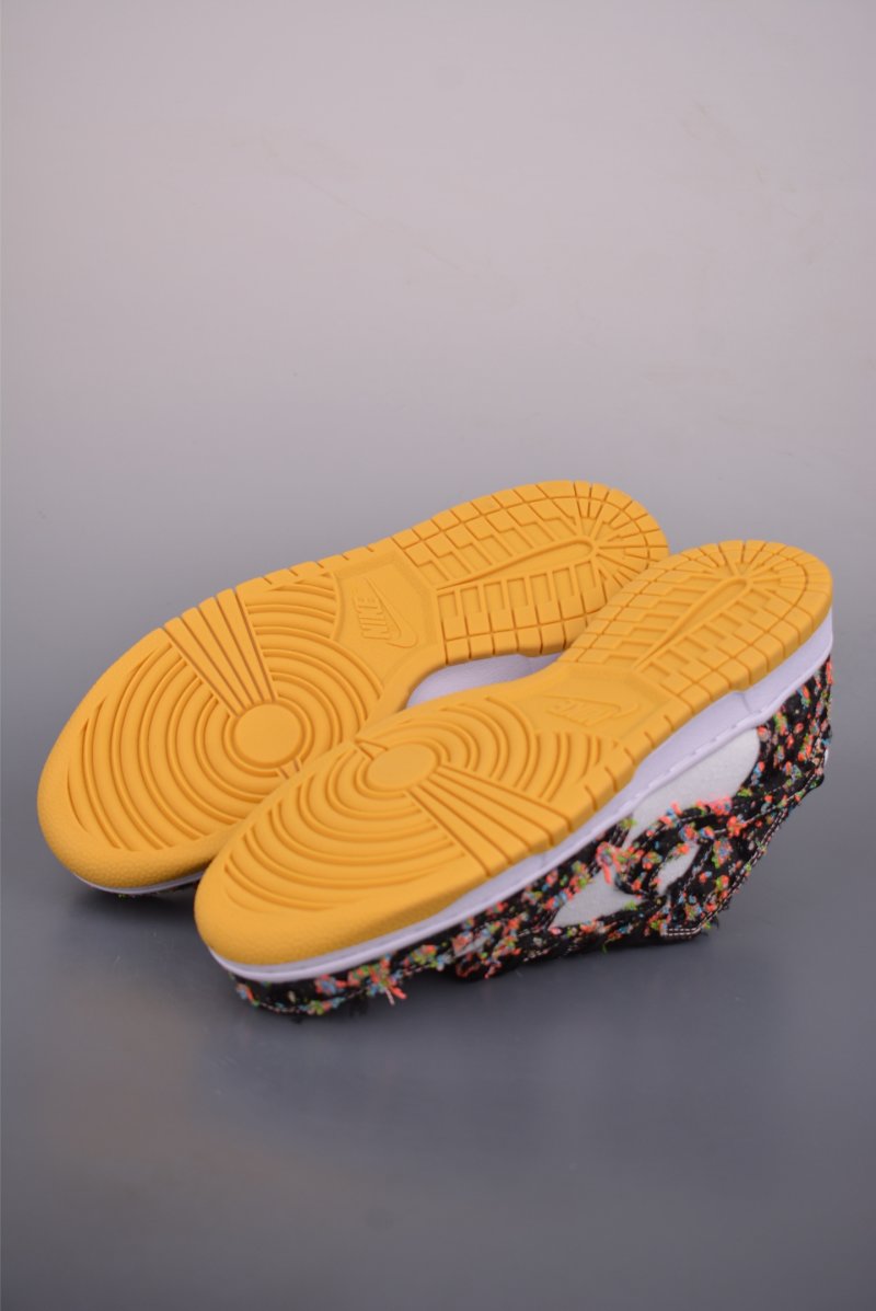 Nike SB Dunk Low view