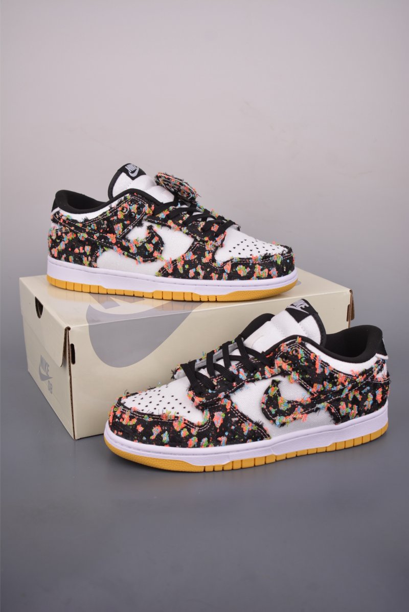 Nike SB Dunk Low view