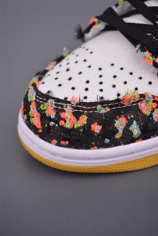 Nike SB Dunk Low view 6