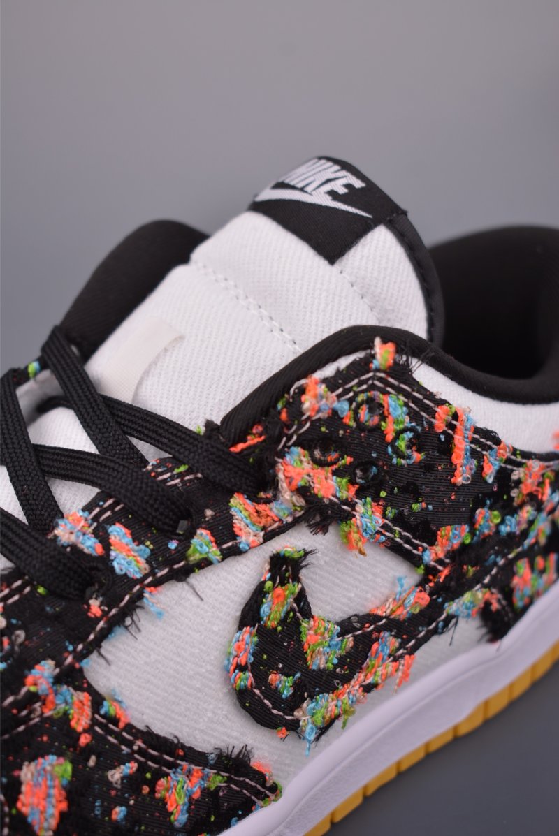 Nike SB Dunk Low view