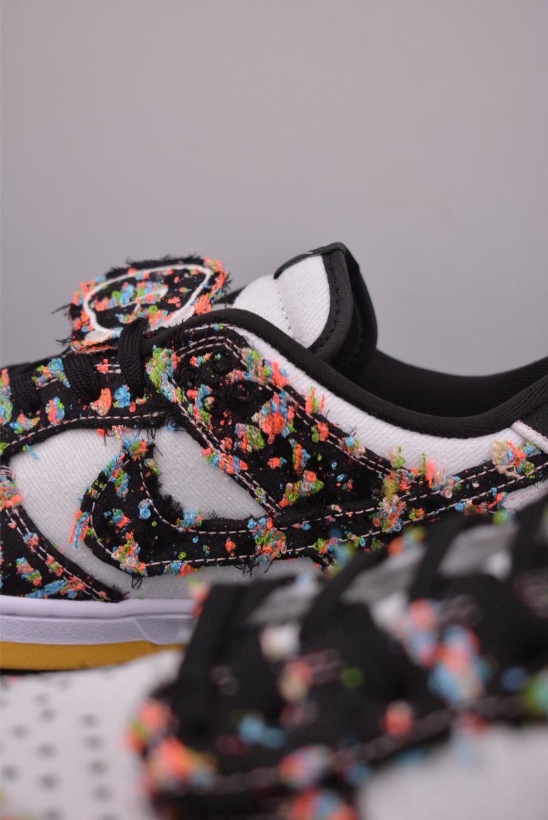 Nike SB Dunk Low view