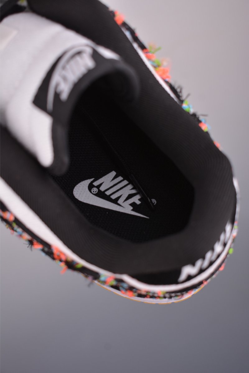Nike SB Dunk Low view
