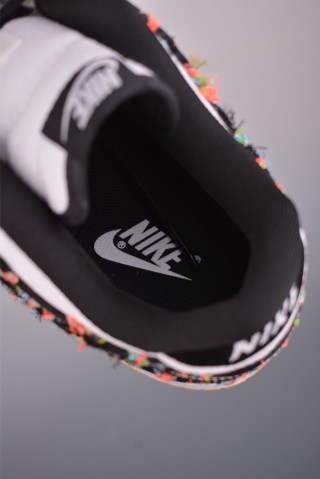 Nike SB Dunk Low view 9