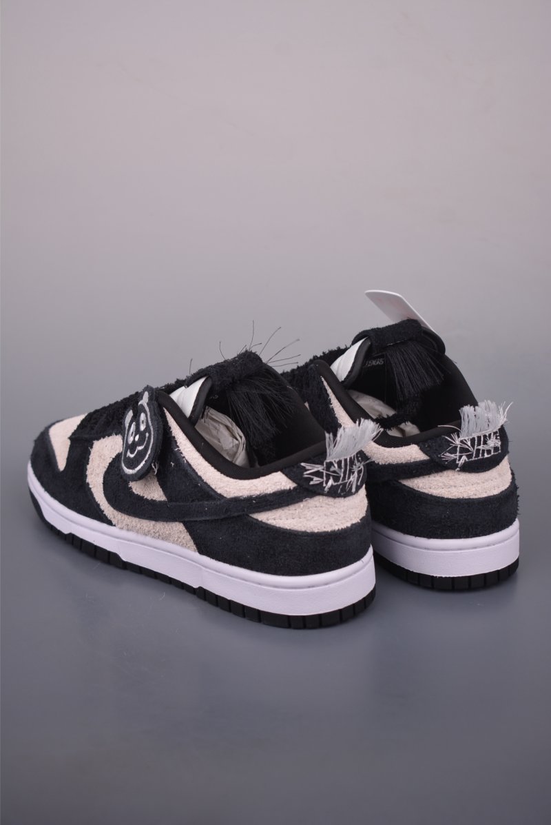 Nike SB Dunk Low view