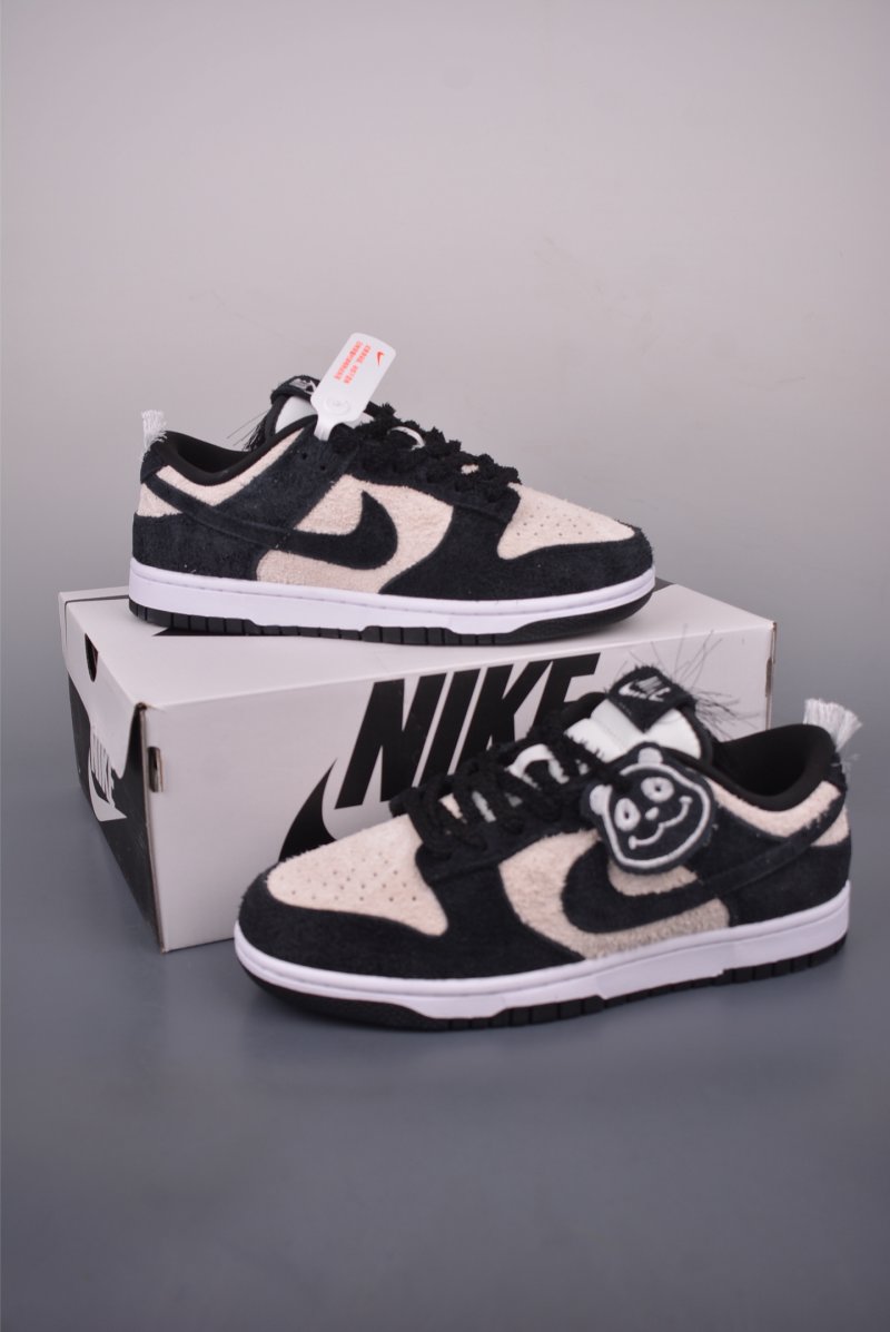 Nike SB Dunk Low view