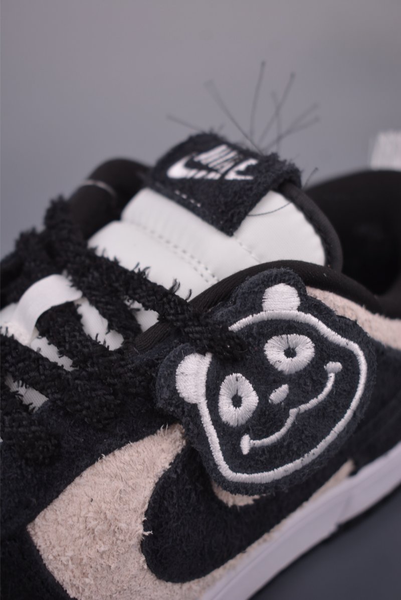 Nike SB Dunk Low view