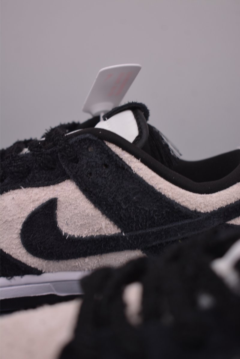 Nike SB Dunk Low view