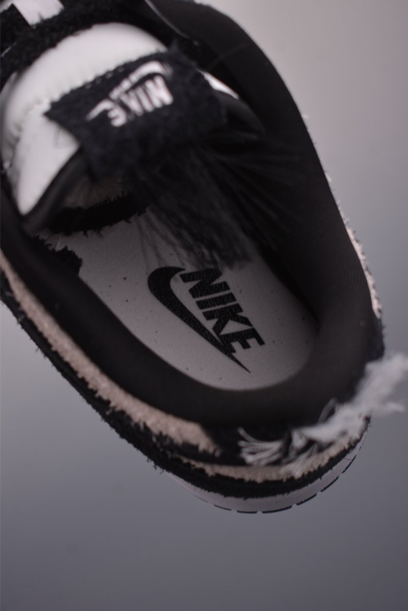 Nike SB Dunk Low view