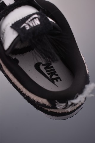 Nike SB Dunk Low view 9