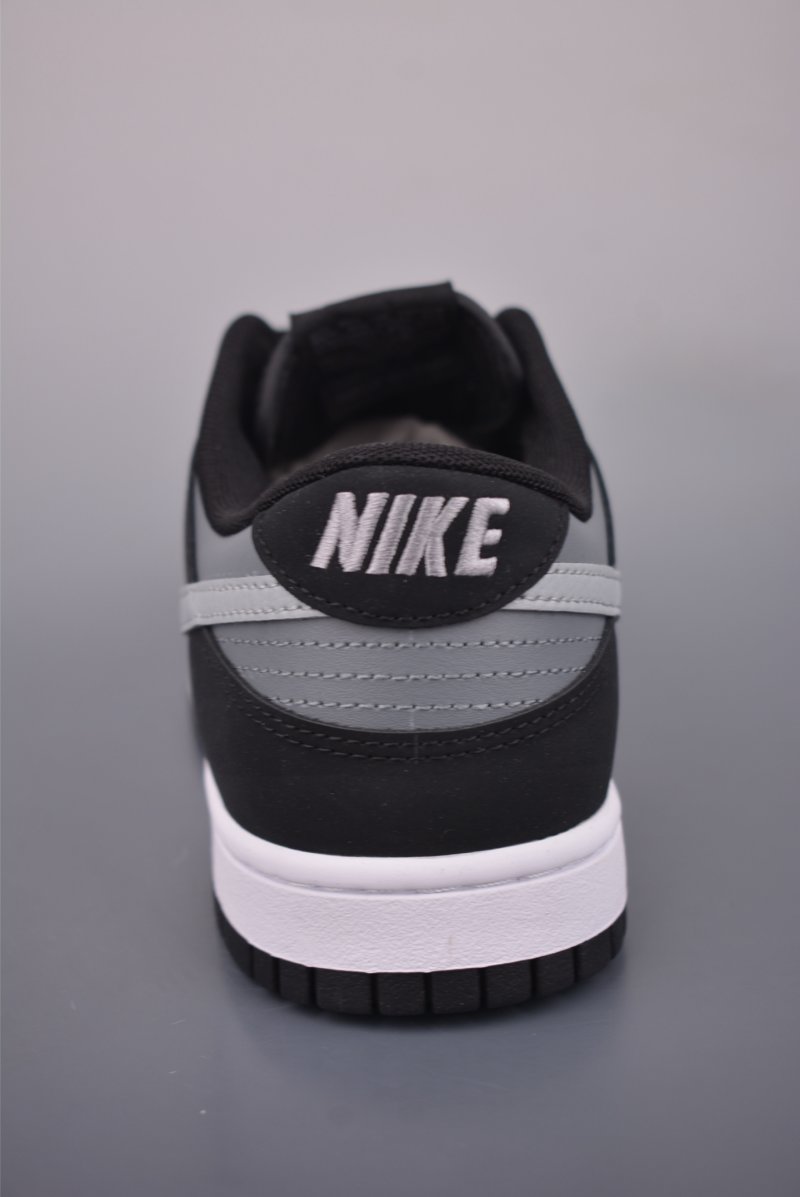 Nike SB Dunk Low view