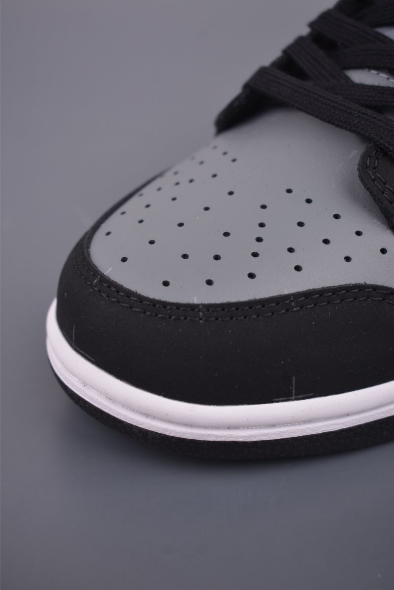 Nike SB Dunk Low view