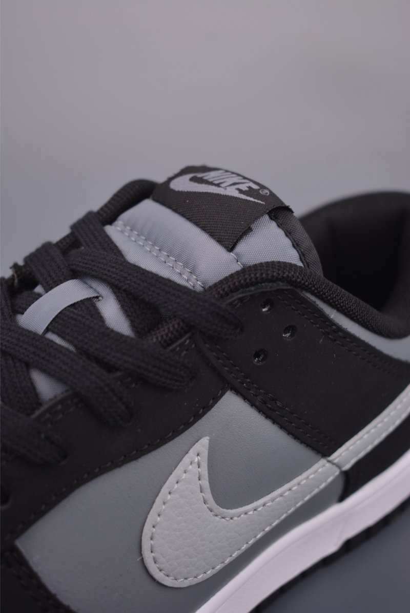 Nike SB Dunk Low view