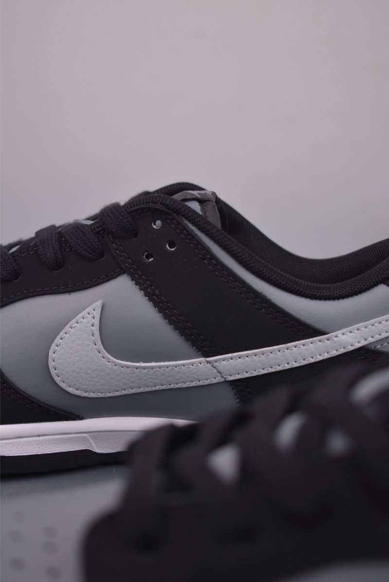 Nike SB Dunk Low view