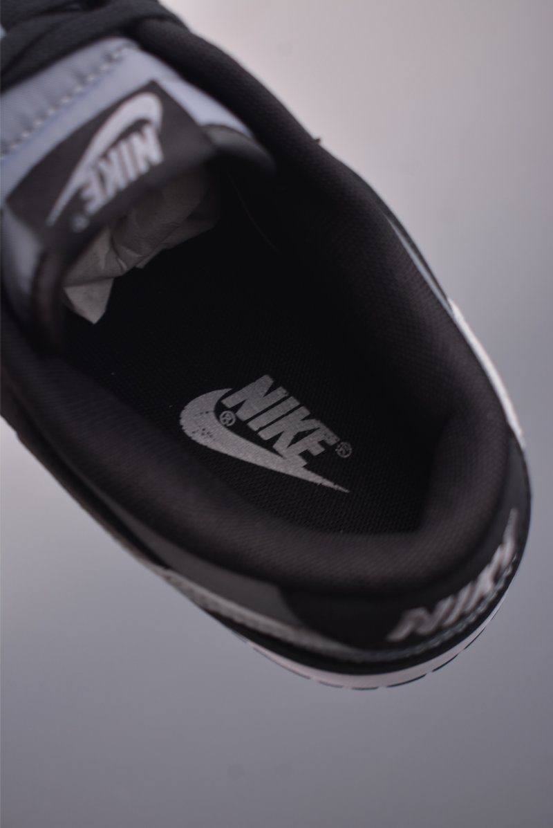 Nike SB Dunk Low view