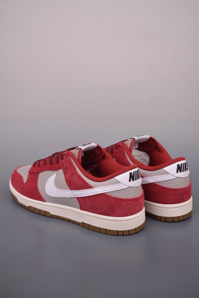 Nike SB Dunk Low view