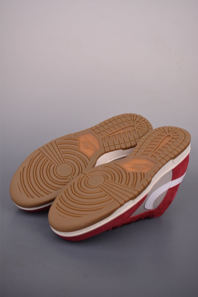 Nike SB Dunk Low view