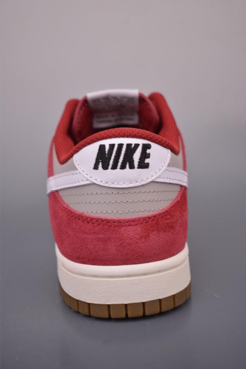 Nike SB Dunk Low view