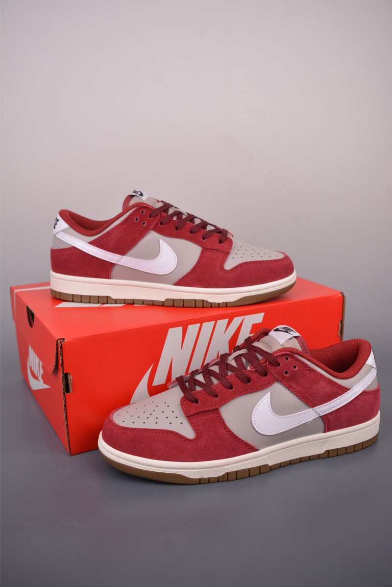 Nike SB Dunk Low view