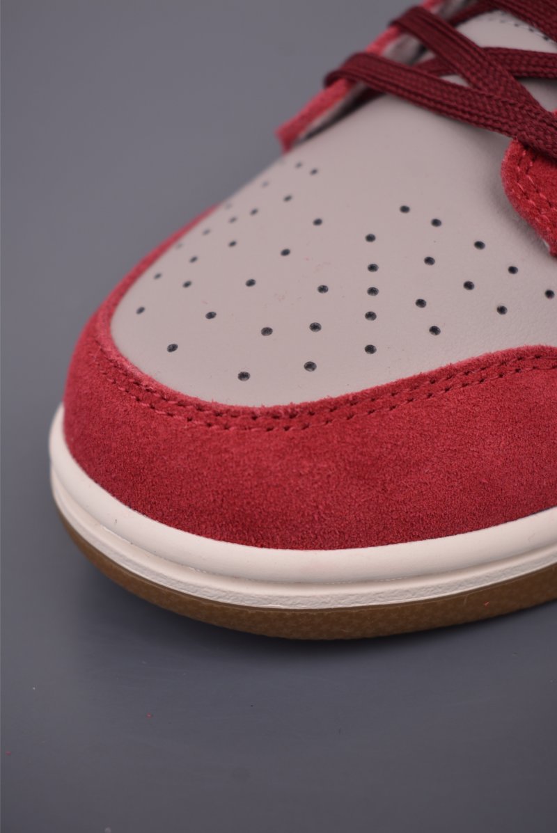 Nike SB Dunk Low view