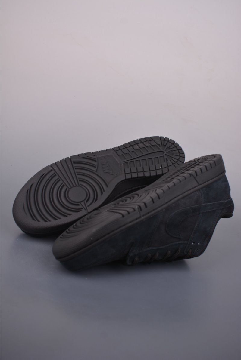 Nike SB Dunk Low view