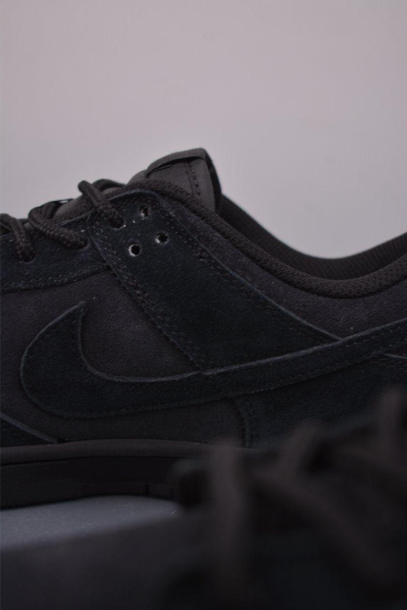 Nike SB Dunk Low view