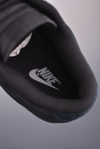 Nike SB Dunk Low view 9