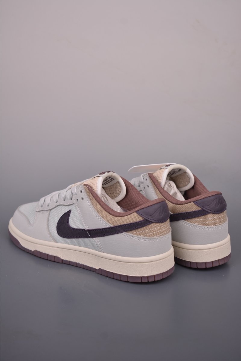 Nike SB Dunk Low view