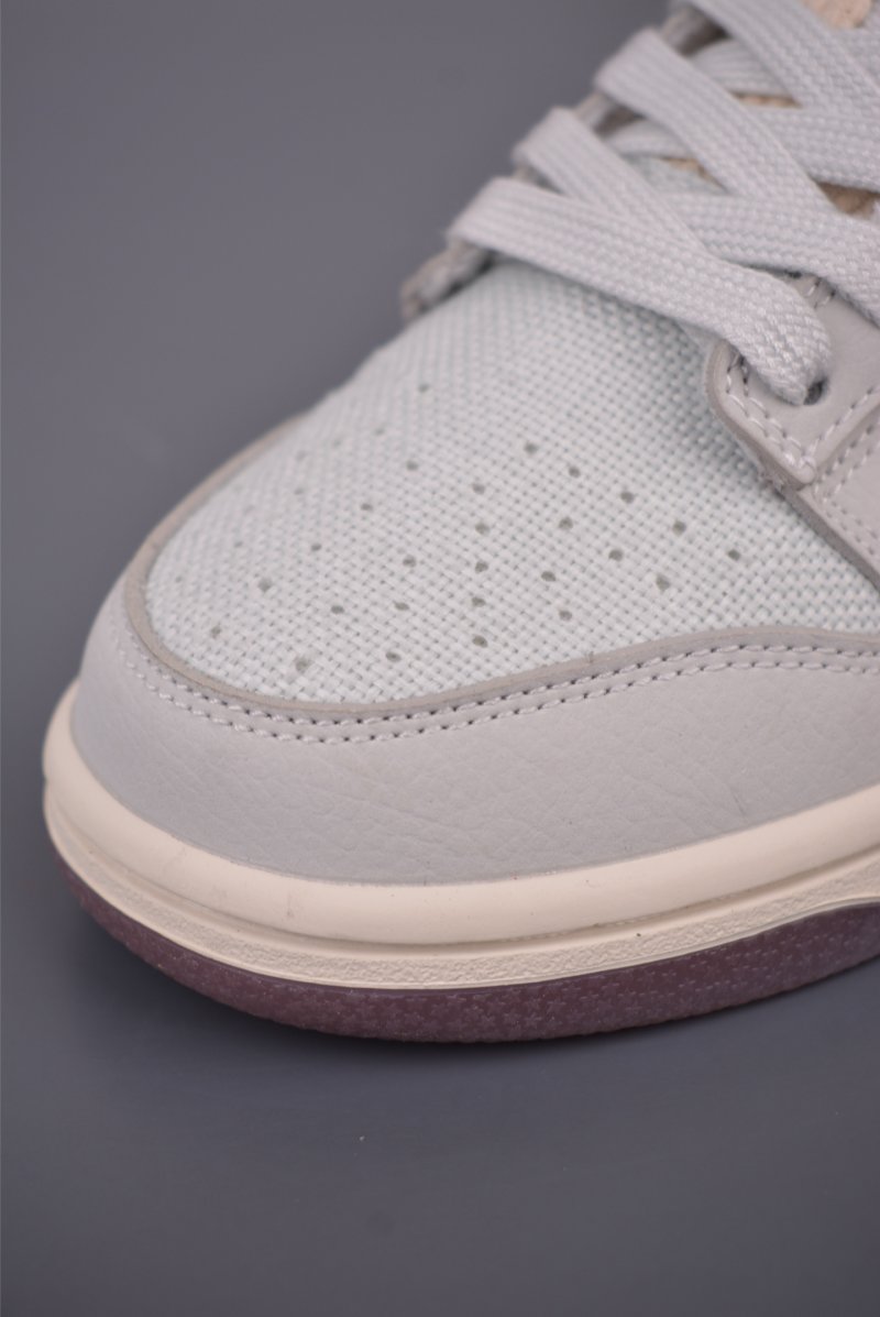 Nike SB Dunk Low view