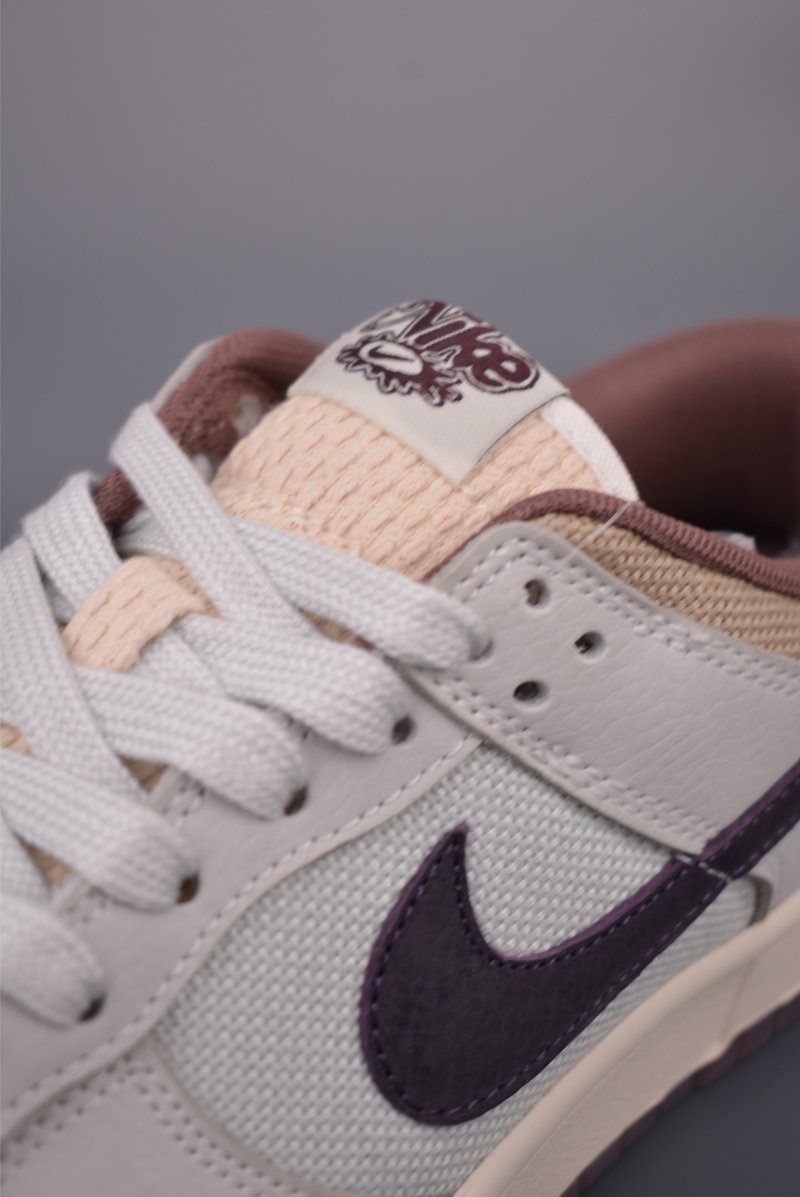 Nike SB Dunk Low view