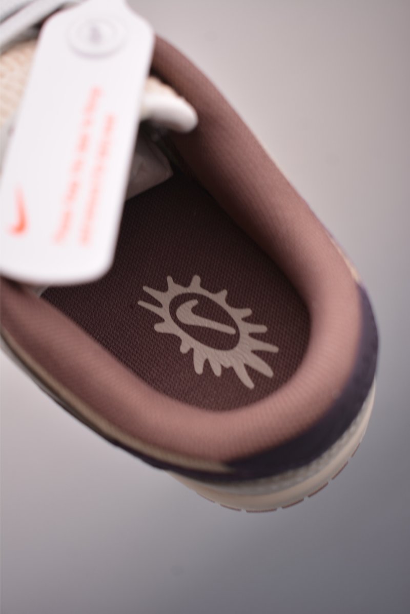 Nike SB Dunk Low view