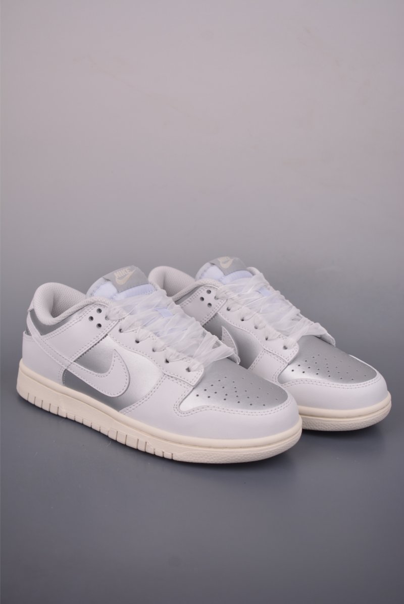 Nike SB Dunk Low 'White / Silver'