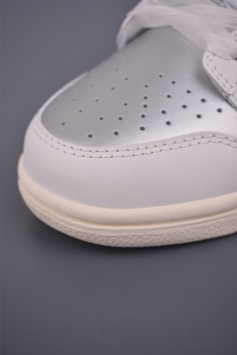 Nike SB Dunk Low 'White / Silver' view