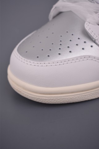 Nike SB Dunk Low 'White / Silver' view 6