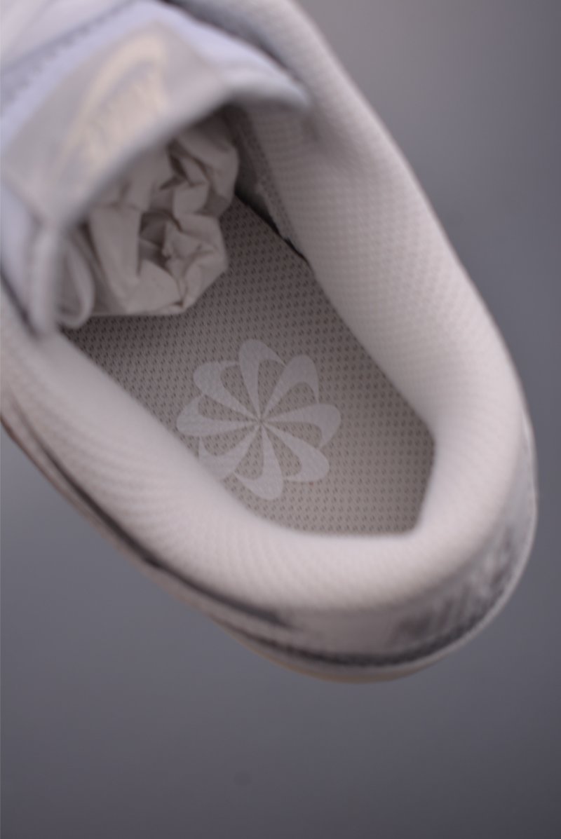 Nike SB Dunk Low 'White / Silver' view