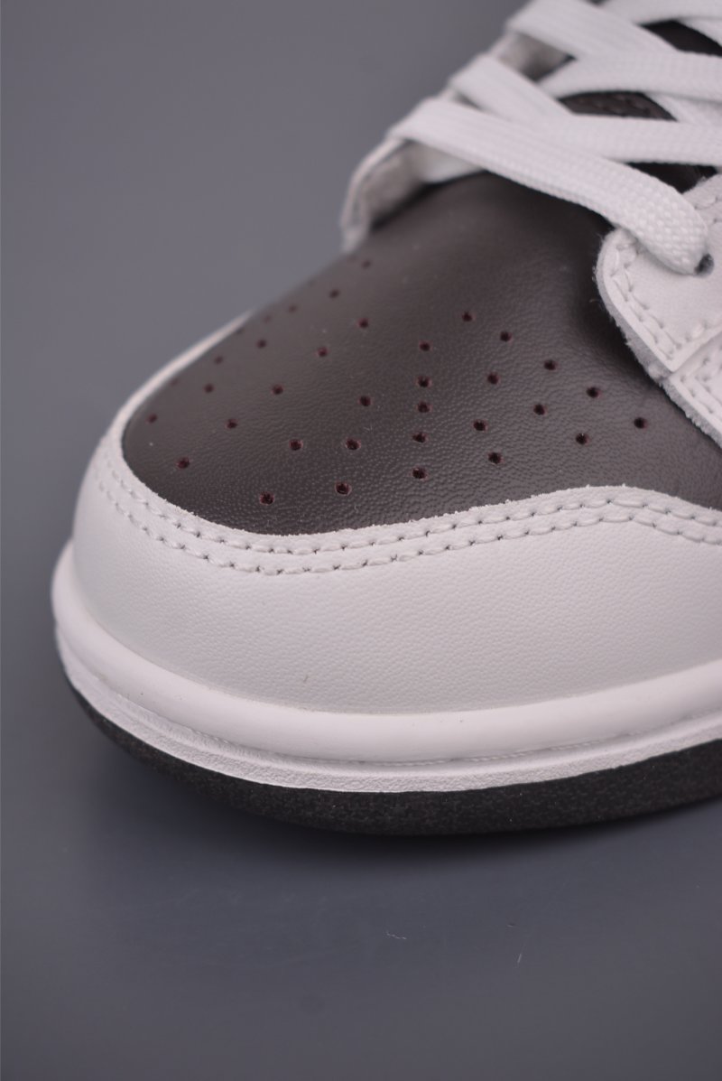 Nike SB Dunk Low 'Grey / Pink' view
