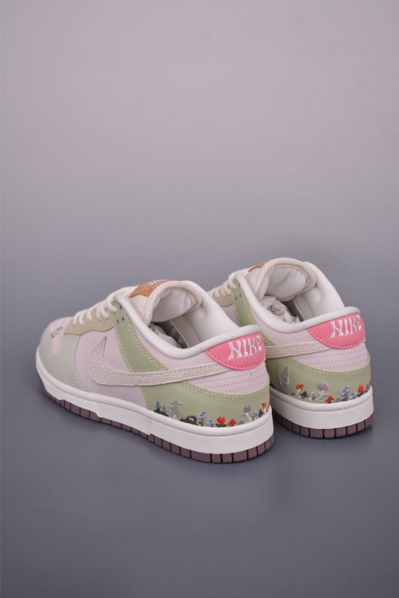 Nike SB Dunk Low view