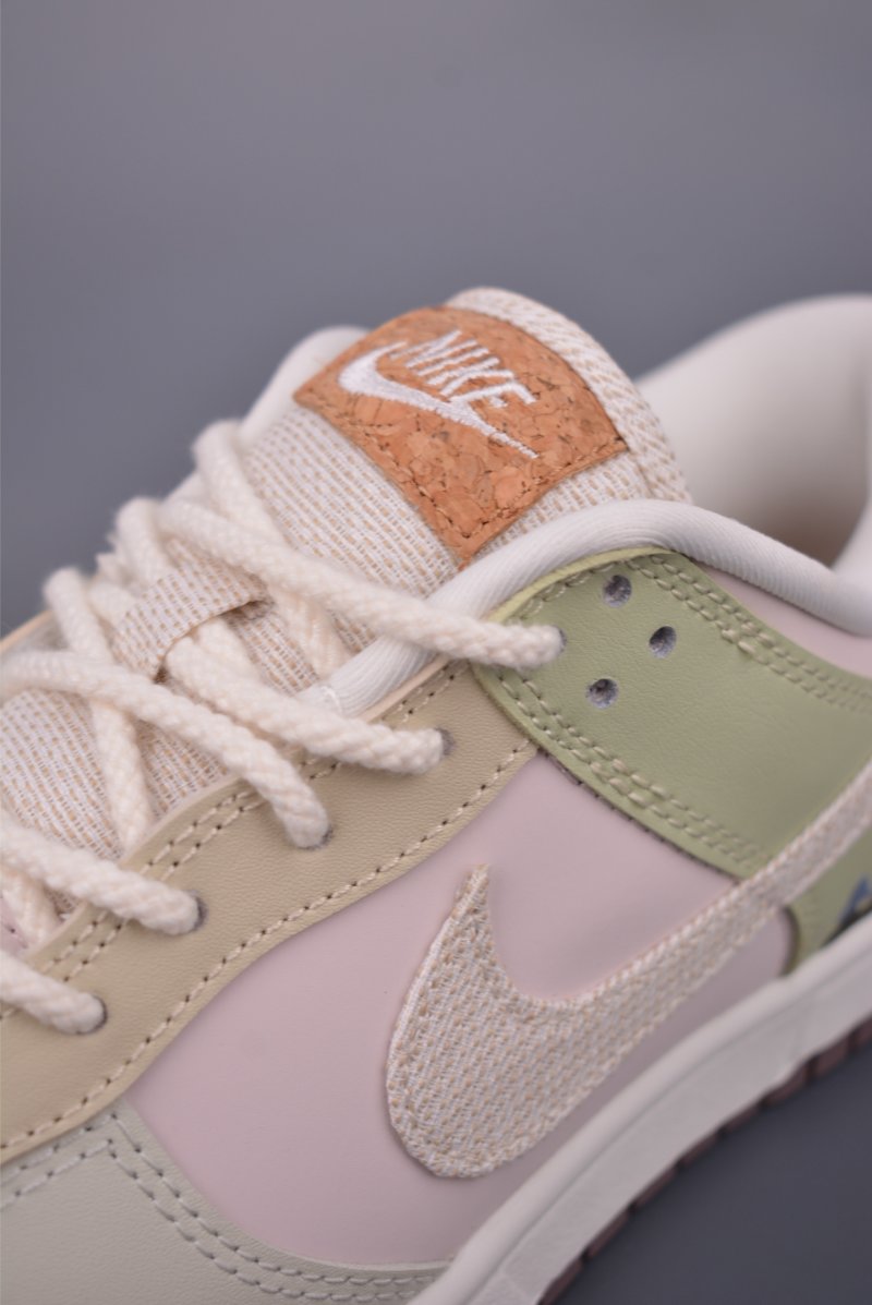 Nike SB Dunk Low view