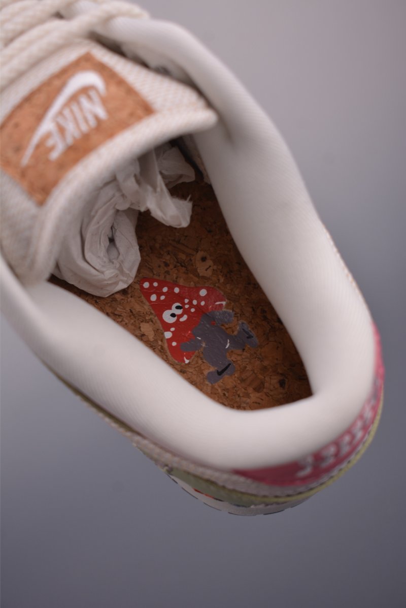 Nike SB Dunk Low view