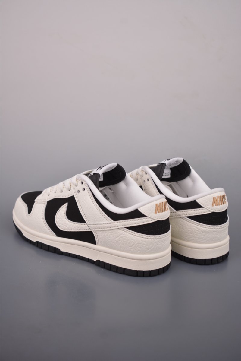 Nike SB Dunk Low view