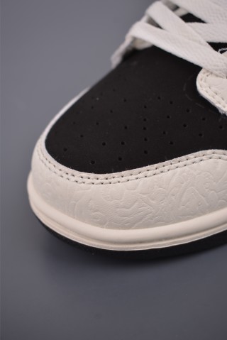 Nike SB Dunk Low view 6