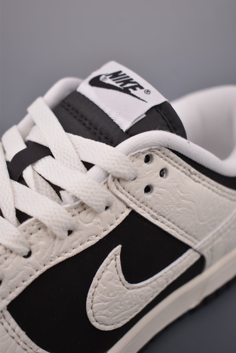 Nike SB Dunk Low view