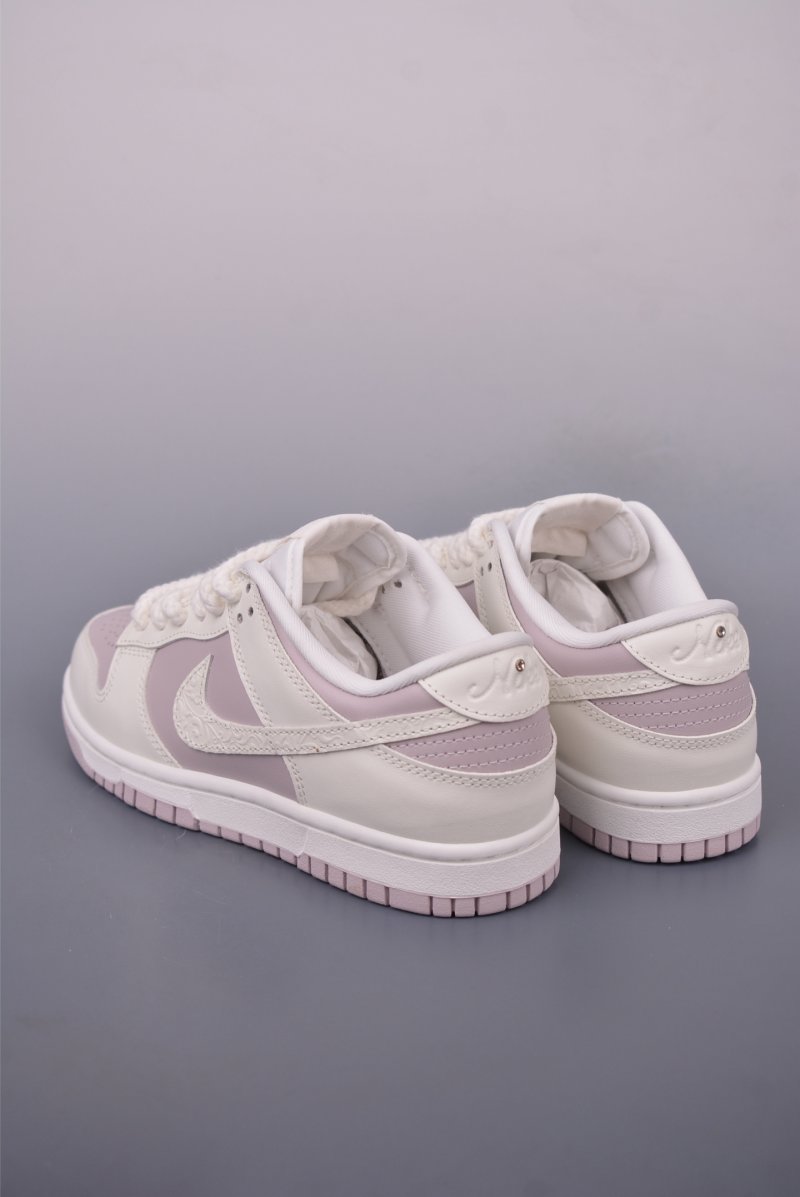 Nike SB Dunk Low view