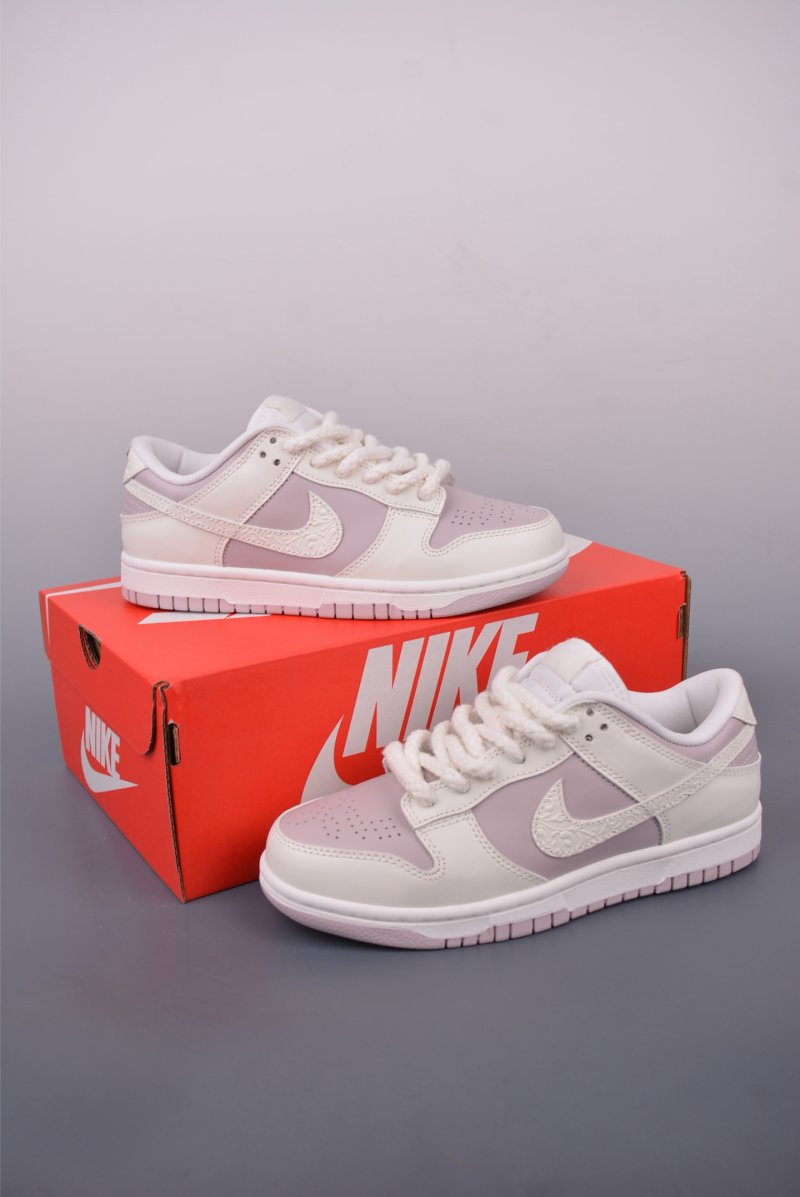 Nike SB Dunk Low view