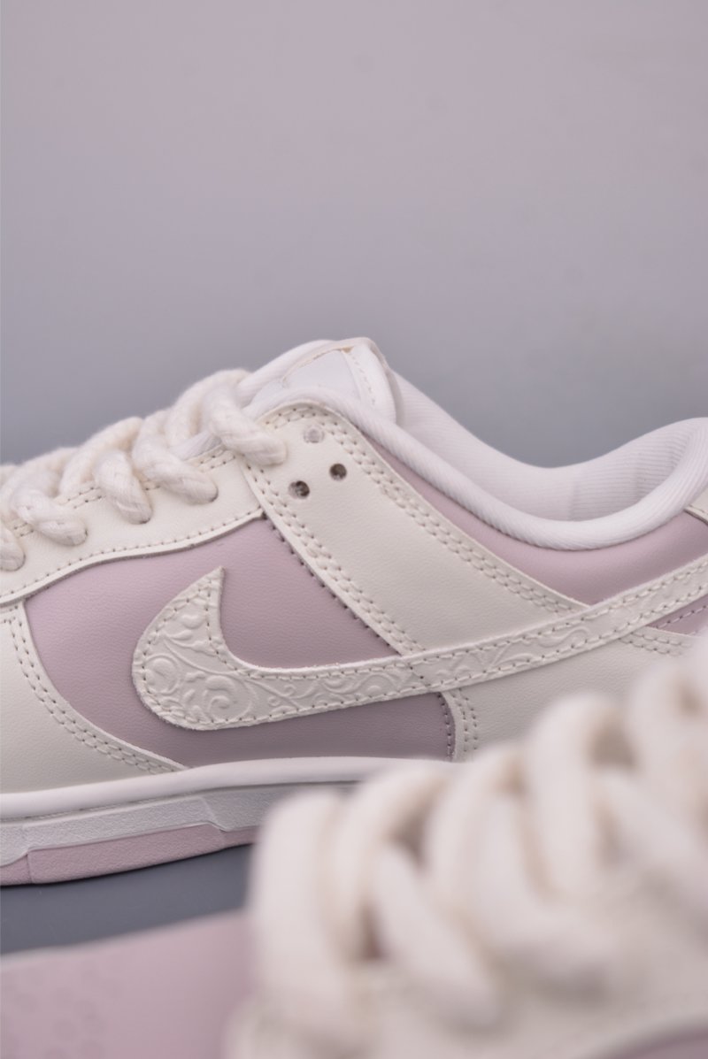 Nike SB Dunk Low view