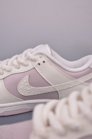 Nike SB Dunk Low view 8