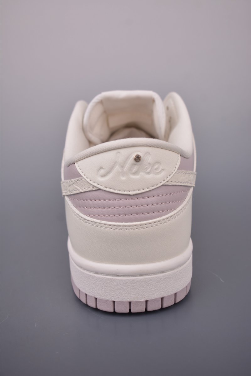 Nike SB Dunk Low view