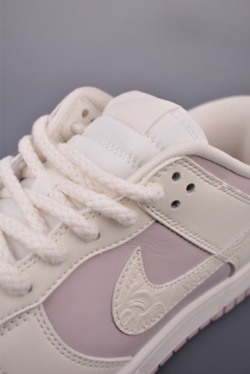 Nike SB Dunk Low view