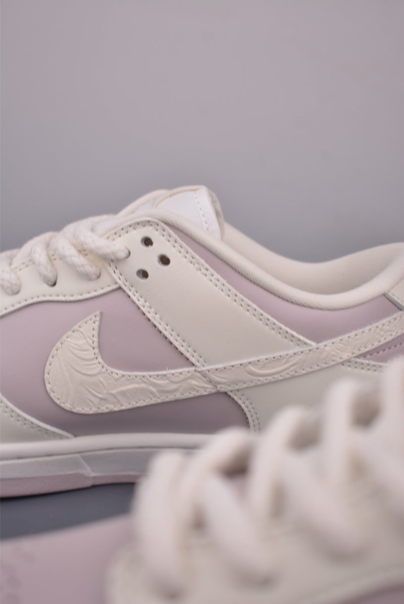 Nike SB Dunk Low view